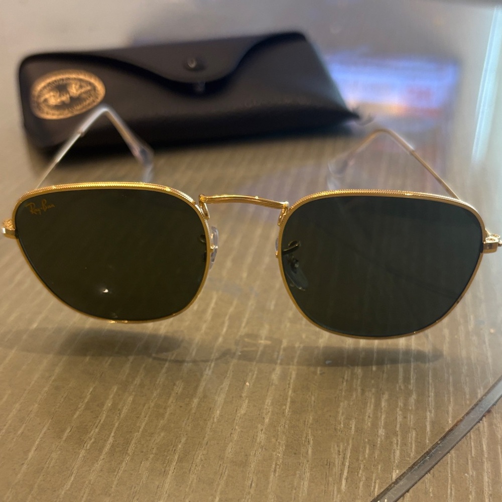 Ray-Ban Gold Frame Black Lens Sunglasses - Picture 4 of 4